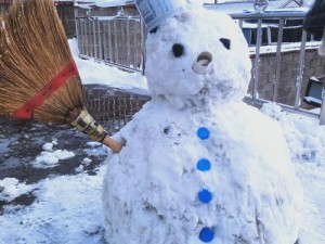 初雪降临冬之韵，雪人制作全攻略请查收：打造冬季限定美好记忆