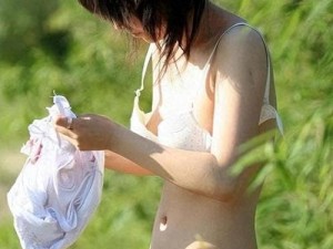 张筱雨扒开大腿无遮挡人体艺术写真集：她的美让人窒息